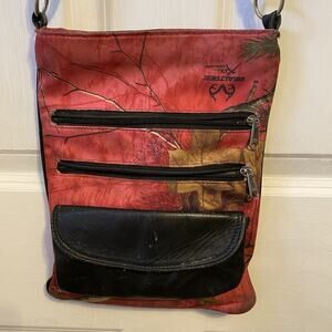 Realtree Camo Women Purse Crossbody Bag Wood Forrest Silver Hardware FauxLeather